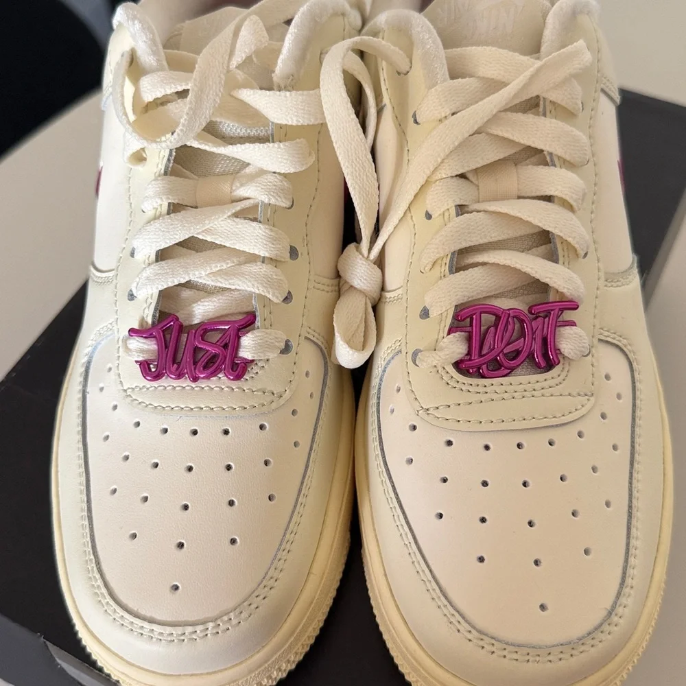 Nike Air Force 1‎ Women's Sneakers - Cream and Pink